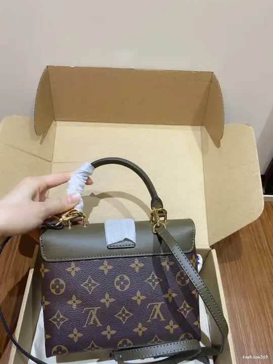 BB VUITTON LOCKY LOUIS 0505